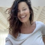 Fran Drescher Instagram - Happy Roshashona! Happy New Year! May we all have good health and long life whatever your persuasion! ✌🏼❤️🙏🏾
