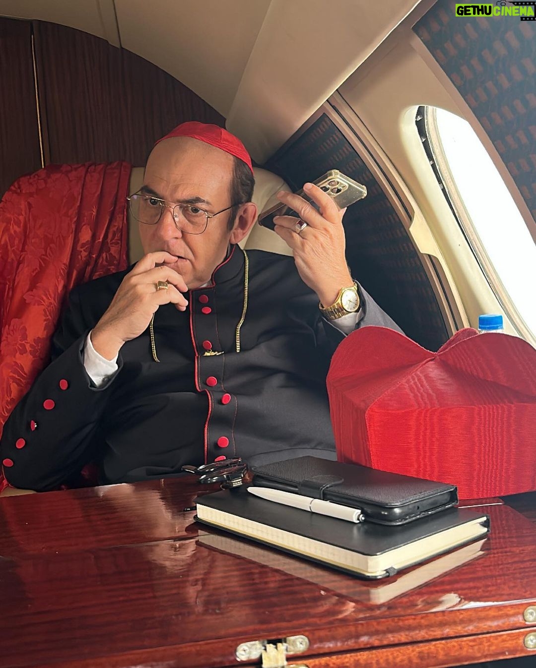 Franco Masini Instagram - Ahora sí, despues de varios meses… terminamos el rodaje de “El Retorno”. Un proyecto en el que venimos trabajando hace mucho y sin dudas fue y sigue siendo muy enriquecedor. Una de las maravillas de esta profesión es la posibilidad de estar constantemente en movimiento, romper estructuras, adaptarse a lo desconocido y a los nuevos equipos de trabajo. Y Así… de un proyecto a otro vamos aprendiendo y sorprendiéndonos todo el tiempo, de eso se trata. Muchas gracias a todo el equipo entre Argentina, España e Italia por hacer esto posible ❤️. Rome, Italy