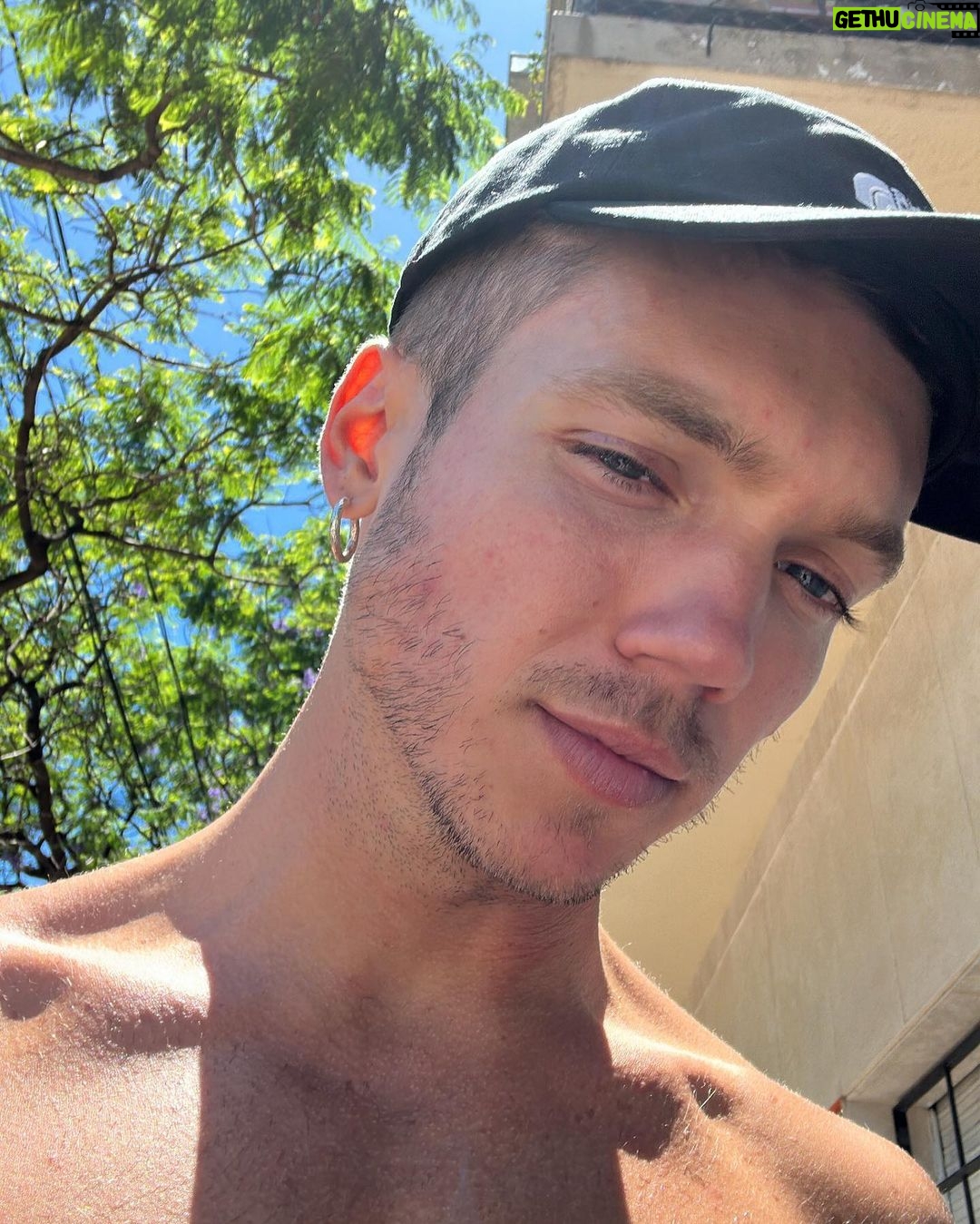 Franco Masini Instagram - Empezando el año 🤍