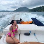 Gabrielle Prado Instagram - EU NÃO ESTOU GRÁVIDA. estou SAUDÁVEL E FELIZ, com 9kg a mais e estou me achando uma verdadeira gostosa. se você acha que preciso comer menos pq estou engordando muito, que tô com celulite, com a barriga grande e que só posso tá assim quando eu engravidar… guarde esses comentários para você. meu corpo não pediu sua opinião. gente, eu tô sofrendo gostosofobia. me ajudem! hahahahah