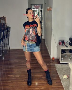 Gabrielle Prado Instagram - O que eu vivi ontem foi perfeito. gente, eu tô até agora sem palavras. acordei doente e sem voz nenhuma, mas eu fui feliz demais. o RBD marcou minha vida. aqui não é modinha não, aqui é amor, admiração e muito respeito por todos eles. sou RBDMANIACA sim com muito orgulho. 

obrigada @unfybr @jrbiro por me receberem tão bem! foi mágico. 😍♥️