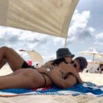 Gabrielle Prado Instagram - agora um poema de amor brega: quando eu te vi montei num jegu& e fugi de saudade não aguentei montei na v@ca e voltei. tamo junto, dino. 🐢 San Andres Island