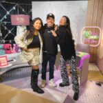 Gabrielle Prado Instagram - gente, nem começou e eu e a gigi já estamos rindo kkkkkkkkk vem que hoje é dia de stand up aqui #cabinedaprado São Paulo, Brazil