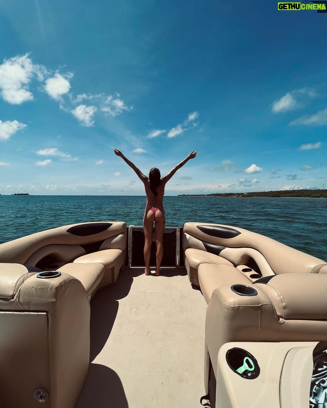 Gabrielle Prado Instagram - esse lugar tem meu coração. 💚 San Andres Island, Caribbean