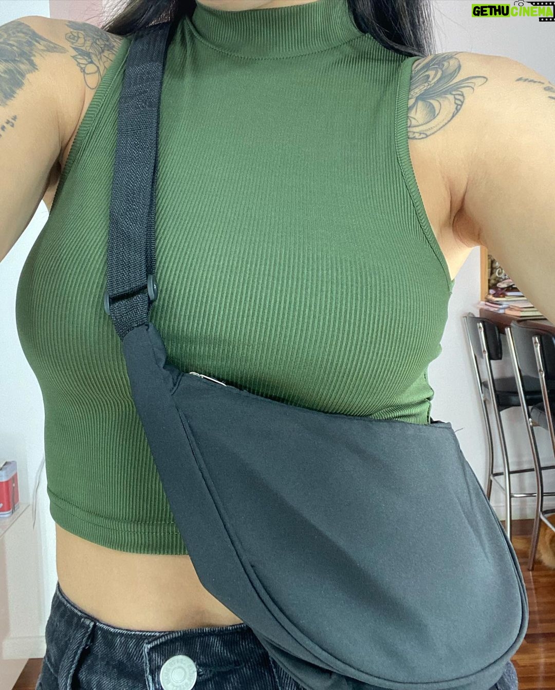 Gabrielle Prado Instagram - Já que vocês amaram o reels do #cabinedaprado e @lovito_br, marca exclusiva de roupas e acessórios da @shopee_br segue mais detalhes das peças pra vocês! lembrando que tem cupom: GABIPLOV qual cor de cropped você gosta mais?! Lovito. A moda de agora. Exclusiva na Shopee. #publi