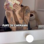 Gabrielle Prado Instagram - Gente, vem que a blogueira aqui tem conteúdo de maquiagem de carnaval. hahahaha o que a mamãe não faz por vocês, né? APROVADO OU REPROVADO? itens: • Adesivos de papelaria • Cola de cílios • Glitter dourado • Pedrinhas de ponto de luz ps: depois é só lavar com shampoo que sai tudo. #cabinedaprado #coisasqueaprendi Rio de Janeiro, Rio de Janeiro