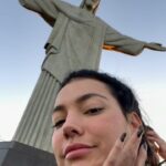 Gabrielle Prado Instagram – Tem tempo que tô pra postar esse antes e depois aqui das minhas cirurgias no nariz. mas hoje vou falar um pouquinho do processo! Outubro do ano passado fiz Septoplastia na @jkesteticaavancada devido a dificuldade que eu tinha de respirar e isso me atrapalhar muito no trabalho e no meu dia a dia (a clínica tem médicos profissionais excelentes que priorizam a sua saúde e lá foi o único local que me senti acolhida e confiante pra fazer esse procedimento). Depois de várias consultas, pedi ao Dr também que afinasse a ponta do meu nariz e desse uma empinada. ele fez maravilhosamente bem, só que eu não cumpri o pós e meu nariz acabou cedendo a ponta e inflamando muito. foi um processo longo (6 meses) de cuidados com a Jk e  Abril desse ano refizemos a rino. Hoje, 2 meses depois esse é o resultado!  não é o final, pq o Dr disse que pro resultado final, precisamos de 6 meses a 1 ano. no início confesso que foi difícil a adaptação, pq muda bastante, né? mesmo pq eu tenho brigado bastante com minha autoestima (depois falamos disso). só que hoje acordei e me olhei no espelho e me senti preparada pra compartilhar algo que tem sido bastante comentado por aqui. conforme os meses forem passando, eu vou mostrando a evolução pra vocês, ok? Qualquer dúvida só chamar o pessoal da @jkesteticaavancada 
beijo, mamãe ama! 💜 São Paulo, Brazil