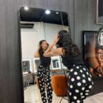 Gabrielle Prado Instagram - Quem lembra da tour que descolori minha franja na pandemia? 😂 dessa vez podem ficar tranquilas que não estraguei meu cabelo, tá? coloquei o método @danelonoficial que são microcápsulas slim que não danificam seu cabelo. meu cabelo continua com química zero. gostaram do resultado? pode falar a verdade, tá? mamãe ama e mamãe não briga. hahahahaha São Paulo, Brazil