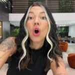 Gabrielle Prado Instagram - Quem lembra da tour que descolori minha franja na pandemia? 😂 dessa vez podem ficar tranquilas que não estraguei meu cabelo, tá? coloquei o método @danelonoficial que são microcápsulas slim que não danificam seu cabelo. meu cabelo continua com química zero. gostaram do resultado? pode falar a verdade, tá? mamãe ama e mamãe não briga. hahahahaha São Paulo, Brazil