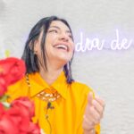 Gabrielle Prado Instagram - Hoje acordei com esse sentimento: já vivi tantas coisas nessa vida, que sinto saudade até do que não deu certo. Não vejo saudade só como algo triste, vejo como memórias de momentos que me fizeram ser quem eu sou hoje. A saudade na maioria das vezes pra mim teve/tem uma ligação forte de sentimentos bons que adquiri ao longo dos anos. Para muitos ela só está ligada a dor e solidão, mas que eu considero algo fundamental para nos fazer crescer. Por tudo que vivi e vivo sempre serei saudade. e o que é saudade pra você? 💛
