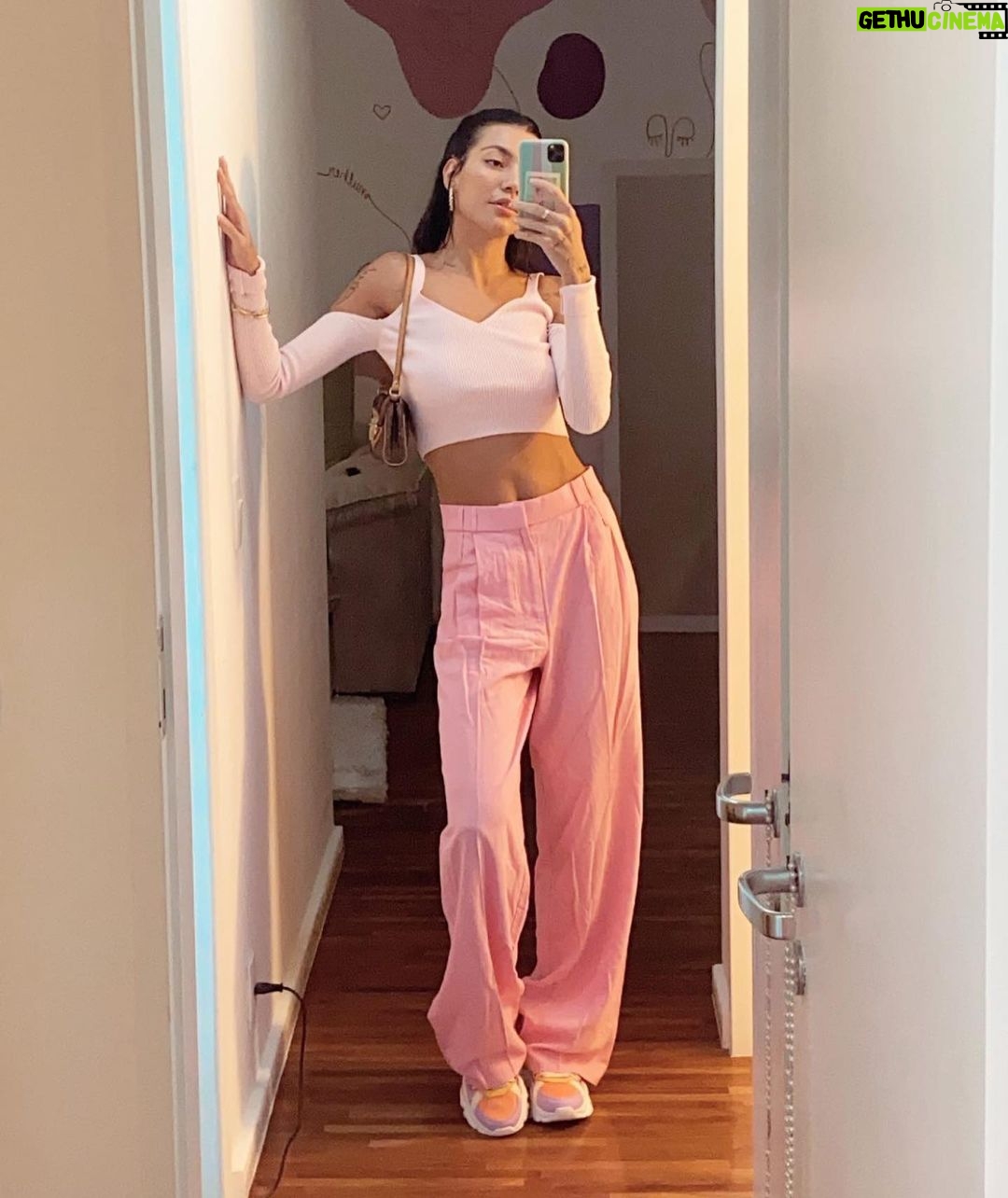 Gabrielle Prado Instagram - Oi, Feliz dia de hoje! 🤍 Essas são algumas peças que estarão disponíveis no bazar @cabinedaprado + @usesisters 👗 Valores de 19,00 a R$ 149,00 Data: 02 e 09/03 sábado Horário: 10h às 17h Local: Av das Américas 5777, sala 206 Comercial park palace (em cima do Cervantes) Próximo a alvorada estação brt bosque da barra estacionamento para carros Quem quiser reservar alguma peça antes, me manda direct! #cabinedaprado Rio de Janeiro, Rio de Janeiro