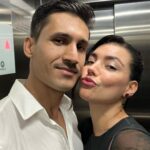 Gabrielle Prado Instagram - 📍Rio de Janeiro - 09.01.24: meu novo lar. “Gabi Prado saiu das redes sociais pq é mal agradecida”. Aqui virou terra sem lei, aqui as pessoas acham que só pq estão atrás de uma tela, elas tem o direito de te adoecer. as redes sociais me adoeceram e me levaram a um ponto crítico, onde minha vida não fazia mais sentido. ate quando milhões de seguidores faz sentido já que você perdeu o sentido da sua própria vida?! Eu tentava de todas as formas “ser feliz”, deixar pra lá, sabe. mas não consegui e entrei em um mundo de alerta e l0ucura. eu me perdi, cai, vivi algo MUITO MUITO MUITO triste, mas que eu fiz de tudo pra servir de lição. precisei do meu tempo, precisei entender e me entender pra que voltasse mais FORTE. bem, pelo tentar, né? É um direito meu de permanecer aqui, é um direito meu parar pra me reconectar e NÃO, não é um direito seu de tentar me “esvaziar”. Voltei, com um novo lar, com uma nova percepção e em paz. FELIZ DIA DE HOJE ✨ Rio de Janeiro, Rio de Janeiro