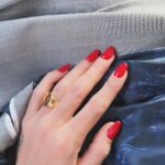 Gabrielle Prado Instagram - qual cor e estilo de unha você vai usar nesse fim de ano? 💅
