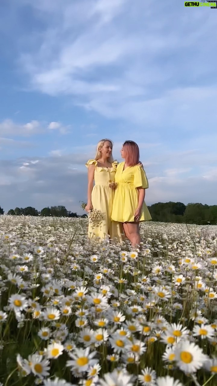 Galina Bob Instagram - С днём рождения, моя самая лучшая сестра❤️ мне очень повезло, что ты есть🙏🏼 люблю тебя всем сердцем🥰🥰🥰🥰🥰🥰🥰🥰🥰🥰 @tata_bob345