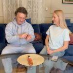 Galina Bob Instagram - Такие правила☝🏻😁 надо было читать мелкий шрифт😂😂😂 А если серьёзно, я обалдела от цен на @ozonru, сейчас в сторис выложила все цены на образы и артикулы. На Ozon представлено много классных и известных брендов, удобные фильтры, хорошие цены, а также возможность оплаты после примерки при заказе одежды и обуви в пункты выдачи. Главное успеть🤪 Оставляю часть артикулов здесь: Чёрные ботинки - 804666061 Туфли розовые - 834969544 Сумка голубая - 922661112 Пальто розовое -1117762778 Пиджак зелёный -1202882876 Ботинки серые - 1261306969 Кеды молочные - 1310667033 Свитер серый - 1342515313 Брюки серые графит - 1461235765 Тренч фисташковый - 1176649709 Брюки светлые - 927292695