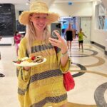 Galina Bob Instagram – Жаль всех, кто в Москве сейчас😂😂😂😂 (Лев) 
Тут в Турции и правда жаришка🤪 
Прям,очевидно, пик сезона🔥🔥🔥 но именно это я и люблю, чтоб прям жарко и душно… а в Москве мы так и не дождались лета😏 
Мы тут на 20 дней🤪 жаль что не могу поделиться с вами солнышком через экран,а так хочется😛