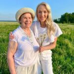 Galina Bob Instagram - Одуванчики мои😍 Как вам наша домашняя непрофессиональная и, главное, спонтанная фотосессия? Сборы заняли 10 минут, и фотосессия- 15🤪 Какой фотке отдаёте свой лайк?❤️