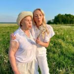 Galina Bob Instagram - Одуванчики мои😍 Как вам наша домашняя непрофессиональная и, главное, спонтанная фотосессия? Сборы заняли 10 минут, и фотосессия- 15🤪 Какой фотке отдаёте свой лайк?❤️