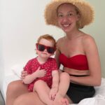 Galina Bob Instagram - Этой карапулине сегодня 1 год и 11 месяцев☺️😍❤️ Я не могу смотреть и слушать её, не открыв рта🤪🤪🤪Она удивляет меня каждую минуту! Наш движок, наш крабик, наша булочка, наша ватрушечка, наш птенчик, наш маленький гений❤️❤️❤️❤️❤️❤️❤️❤️❤️❤️❤️❤️