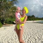 Galina Bob Instagram - Этой карапулине сегодня 1 год и 11 месяцев☺️😍❤️ Я не могу смотреть и слушать её, не открыв рта🤪🤪🤪Она удивляет меня каждую минуту! Наш движок, наш крабик, наша булочка, наша ватрушечка, наш птенчик, наш маленький гений❤️❤️❤️❤️❤️❤️❤️❤️❤️❤️❤️❤️