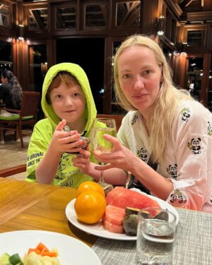 Galina Bob Instagram - Делюсь с вами самым сокровенным- своими эмоциями🥰🥰🥰🥰🥰 без фильтров и преукрашивания😄 
Какая фотка самая-самая?😁