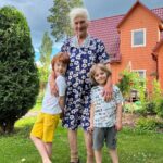Galina Bob Instagram - Сегодня утром не стало Серёжиной Мамы.. Моей любимой свекрови,которой я всегда восхищалась, её трудолюбием, её стойкостью, её мудростью, её справедливостью🙏🏼🙏🏼🙏🏼Несмотря на тяжёлые времена, которые ей пришлось пережить, она всегда смотрела на жизнь позитивно! Мы заряжались от неё, слушали ее истории открыв рот, учились у неё… Милая, прекрасная, Евгения Александровна💔 Женщина, которая подарила мне самого лучшего мужа, воспитанного, чуткого, заботливого🙏🏼 Женщина,которая подарила нашим детям золотые волосы🙏🏼У меня нет слов,чтобы описать,что мы сейчас все испытываем… я буду очень скучать😞