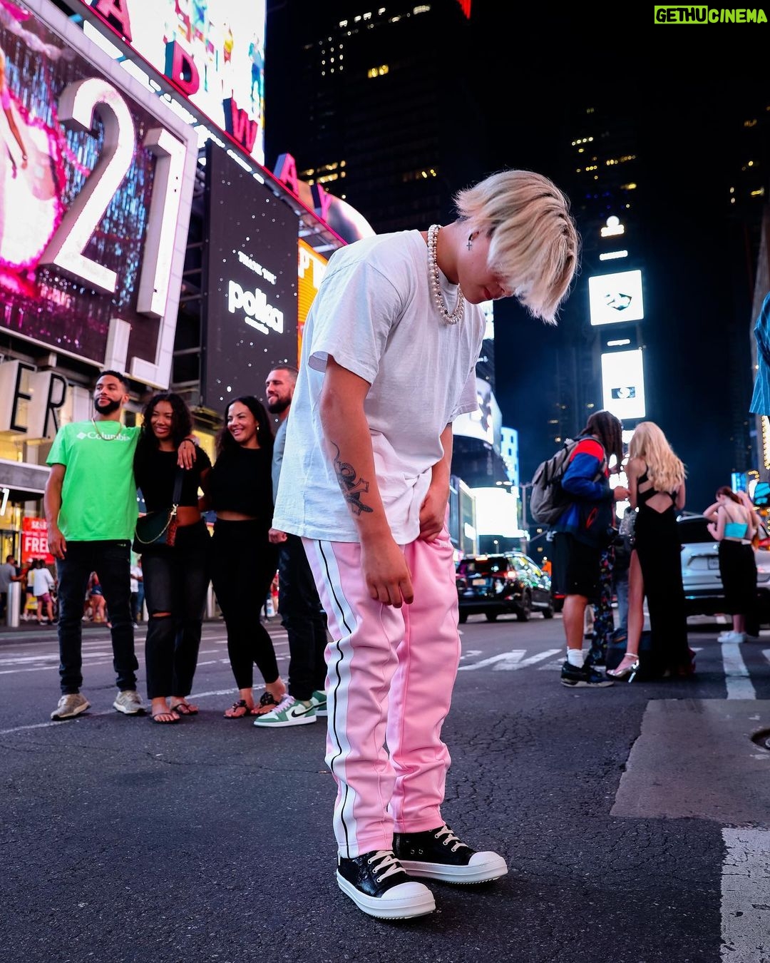 Gavin Magnus - 78.3K Likes - Fashion week was a success 😵💫 Comment what brands you see me wearin 🩸Double Tap the background city lights✔️