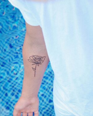 Gavin Magnus Instagram - Every rose has its thorn 🌹 Comment "TATTOO" letter by letter 🖤