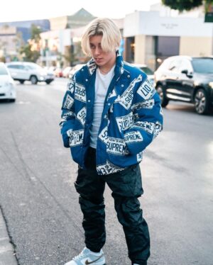 Gavin Magnus Instagram - Walking into greatness 🤷‍♀️🔮☔️ Tag someone you believe in 💜