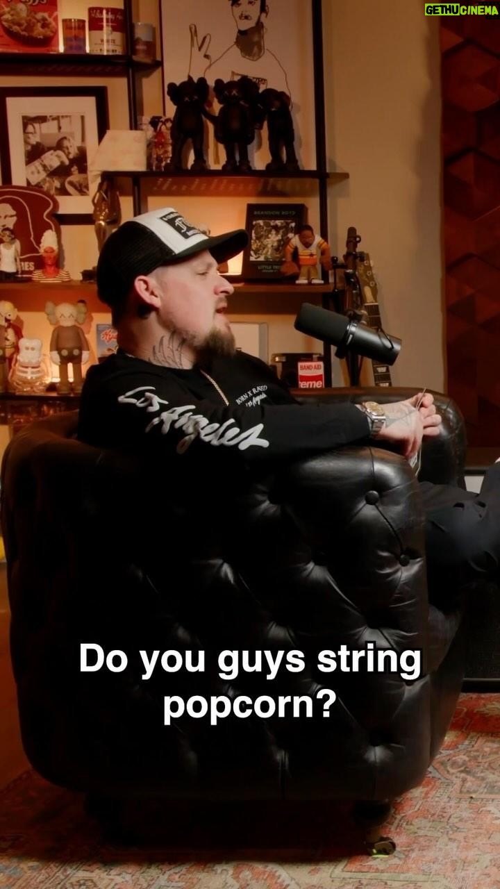 Gavin Magnus Instagram - NEW @artist.friendly @gavinmagnus HAPPY HOLIDAYS ๐Does anyone else remember string popcorn for your tree? Tag your your oldest friend for Christmas in the replies ๐ฟ๐
๐ป๐โญ๏ธ LINK IN BIO #podcast #christmas #musicinterview #artistfriendly #musician #talkshow #explorepage #explore #foryou #foryoupage #90s #popcorn #alternative #altpress #tiktok #goodcharlotte Los Angeles, California