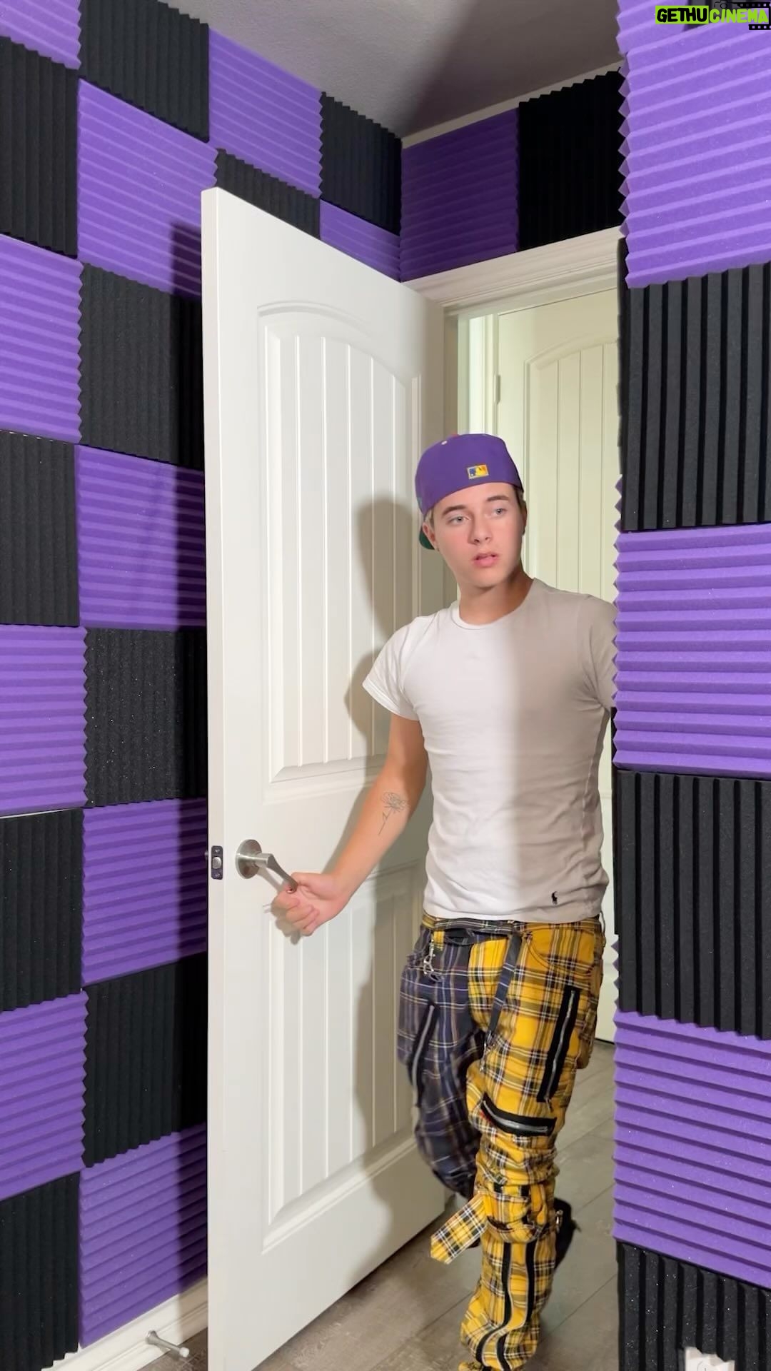 Gavin Magnus - 47.7K Likes - Who the f*ck are you? Tag who you see! 👀