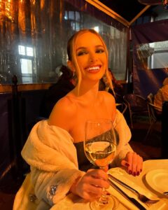 Giovanna Chaves Instagram - One of the most fun nights I’ve ever had. Thank you Celestine, David, and Max 💛 you guys are very special. Galway, Ireland