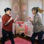 Gonca Vuslateri Instagram – Sezaryen mi normal doğum mu derken biraz atıştık @mugeboz ile😜🏅🎖️🥇

Bu challenge bizi epey güldürdü hehheh🎪🩰