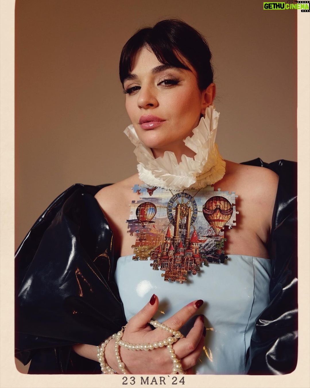 Gonca Vuslateri Instagram - 2024 💫 Şimdi bu halimden daha kiloluyum. 54 kilo giriş yaptım mevzuya, 68’e geldim.. Son 2 ay için beslenme hikayelerinizi yazın bakalım👑🤰🏻 #motherhood #motivationalquotes #momlife 📸 @selimakar 🫶🏼 Teşvikiye