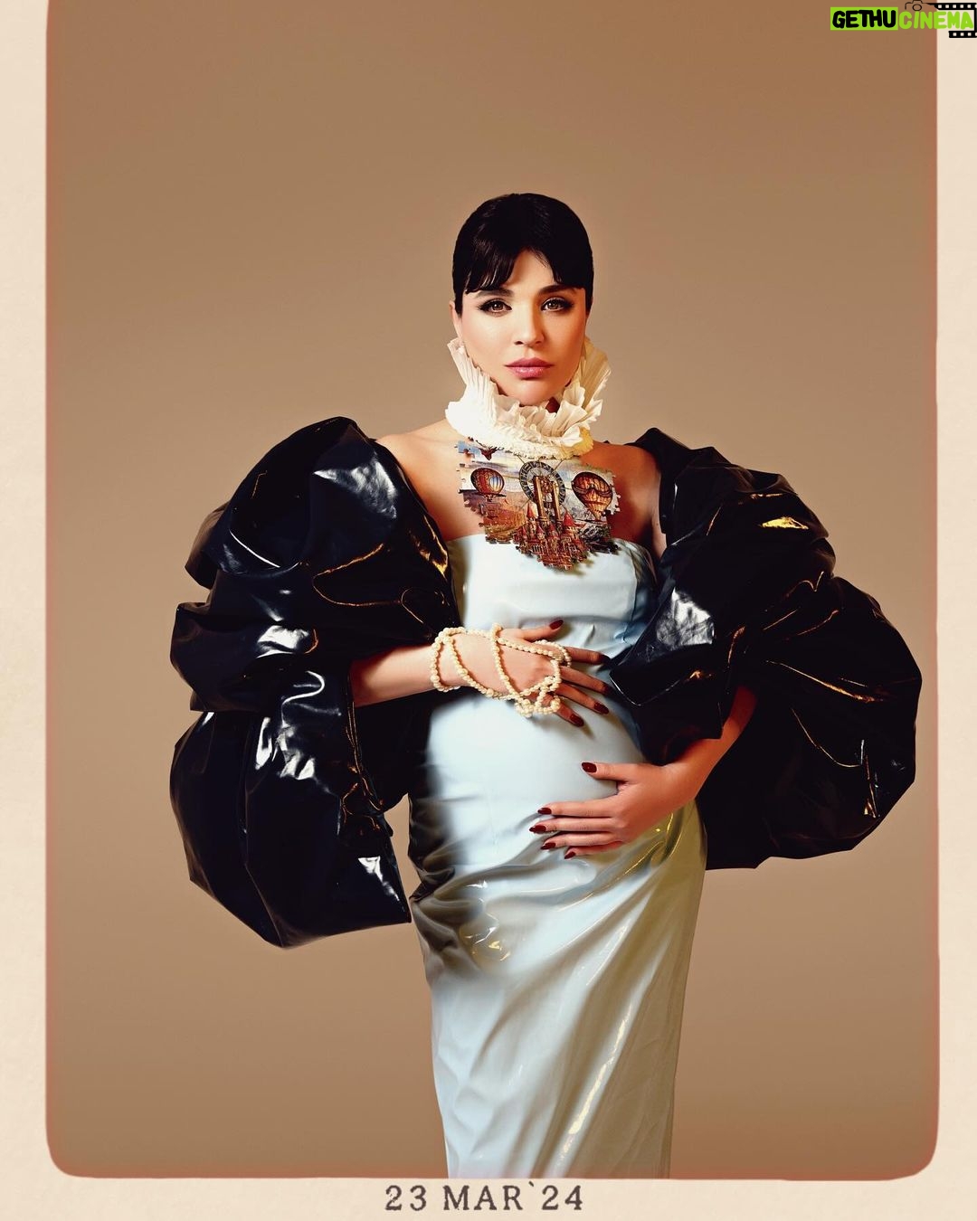 Gonca Vuslateri Instagram - 2024 💫 Şimdi bu halimden daha kiloluyum. 54 kilo giriş yaptım mevzuya, 68’e geldim.. Son 2 ay için beslenme hikayelerinizi yazın bakalım👑🤰🏻 #motherhood #motivationalquotes #momlife 📸 @selimakar 🫶🏼 Teşvikiye