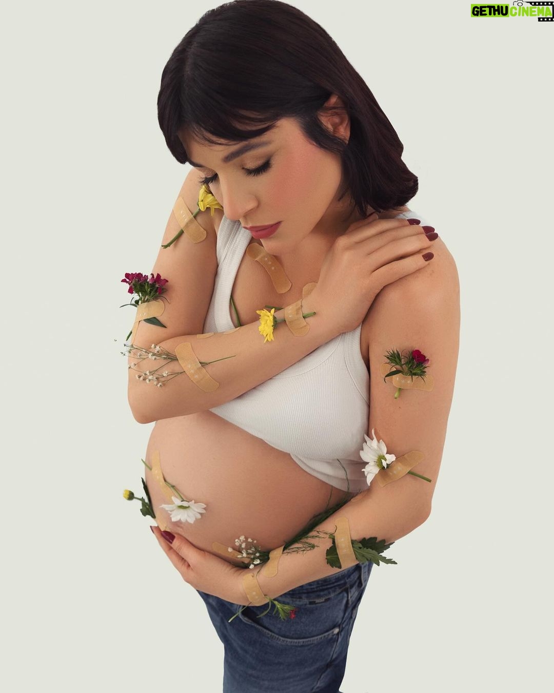 Gonca Vuslateri Instagram - Yaşamın en kıymetli hakikati olan “yeniden başlamak” ne zariftir ki şıklığını sabahları beliren bir his olmakla mühürlemiştir.. Hepinizin umutlarına şifa olsun .. Bir yeni sabah daha.. 💫 Istanbul, Turkey