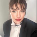Gonca Vuslateri Instagram – Dün akşamki galada bizleri yalnız bırakmayan tüm dostlarıma, menajerlerim @mustafaayata 🫶🏼 @belizbaran ‘a 🌹 , saç ve makyajım için sevgili @bybatuhanuncuu ‘ya, elbette @youtube @hazirdegilsenbaslayalim programımın yapım şirketi @sinerjiofficial @emrebuyuksoy ‘a @feraykarakaya ‘ya (şahane Alper’e!) , süreçle ilgili emeği için Ayça Kardeş’e @talentco.tr ekibine, Başkanımızın şahane ekibinin sıcacık enerjisine, @simlatb ve @burakkizilhan ‘a da özellikle teşekkür etmeyi borç bilirim.
Galada giydiğim muhteşem takım elbisem için sponsorum @damattween ve @suleymanorakcioglu ‘a çok teşekkür ederim🌹 birlikte nice şık resepsiyonlarda buluşmak üzere🌹
Almanya galamız için tasarlanan muhteşem elbise tasarımım için tasarlanan, Türkiye basın açıklamasında da giydiğim @hakanakkaya tasarımına hayran kaldım bir kez daha.
Teşekkürler Hakan.. birlikte nicelerine🌹
Şimdi izleme sırası sevgili seyircimizde..
Teşekkürler @alikoc.1907
Teşekkürler @apooguz
Teşekkürler @fenerbahce Akm Büyük Salon Taksim