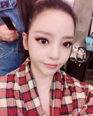 Goo Ha-ra Instagram - お久しぶりてす。
最近暑いですが、、
皆さん体に気をつけて！！(^^) 오랫만입니다 건강챙기고계시죠?🤗