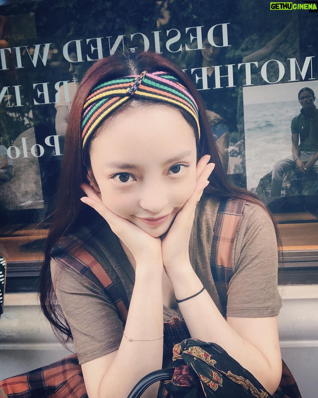 Goo Ha-ra Instagram - ☕️皆ん私のこと愛してくれますか🥰 私は皆んの愛をもらうのが大好き,私も皆ん愛してるよ💕 表参道ヒルズ(OMOTESANDO HILLS)
