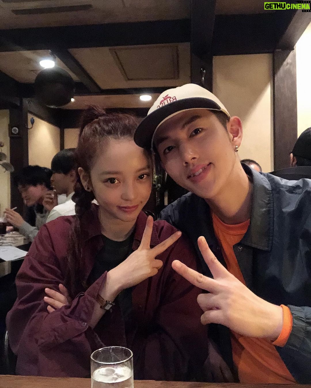 Goo Ha-ra Instagram - 20년지기 친구들 👭#小学生からの友達#일본#日本#나보러와줌#행복#우정#신공주#현인이#ㅋㄷㅋㄷ#흔들린거올려도좋다고함
