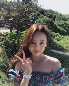 Goo Ha-ra Instagram - * HARA x BABY G *. #HARA #Midnightqueen #CROWNCROWN #Baby G BGA160 HARA x CROWNCROWN collaboration #腕時計 #大好評 https://www.crowncrown.jp/shopdetail/000000000308 https://www.crowncrown.jp/shopdetail/000000000307 #crownk2009