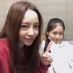 Goo Ha-ra Instagram - 우리 둘 다 화이팅! 힘든 세상..당당하게 걷기~~~~ 승연언니 아직도 동안 얼굴 왜이렇게 작아...언니 사랑해 ❤️