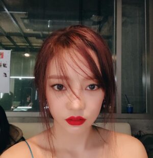 Goo Ha-ra Instagram - 오랜만에 촬영 😀🌹