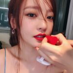 Goo Ha-ra Instagram – 오랜만에 촬영 😀🌹