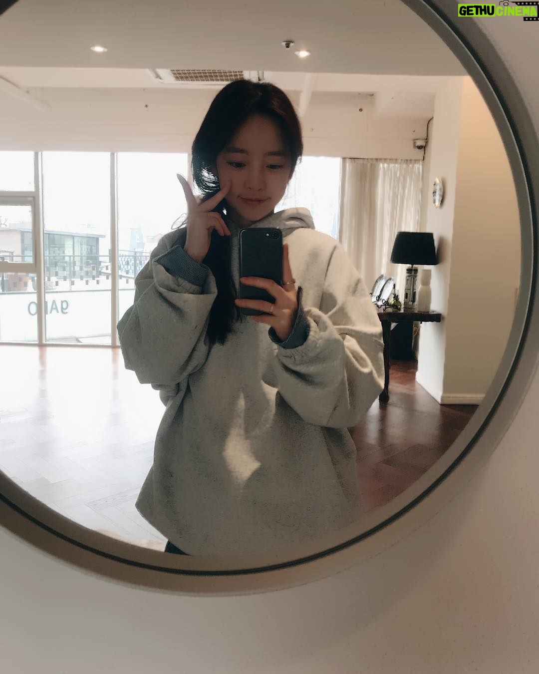 Goo Ha-ra Instagram - 관리의 중요성 !! 몸과 얼굴의 발란스가 맞아야 에너지가 생기는 법 !!!!!!!!!얼굴비대칭 턱관절 얼굴축소 골반 척추교정 10년 동안 쭉 꾸준히 관리 받은 나의 건강 운동 중 하나 카이로프라틱과 다른 차원 #크라니오1618 ❤️❤️❤️❤️❤️❤️❤️❤️❤️❤️더 건강한 내가 되어야지 🤟