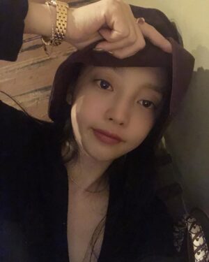 Goo Ha-ra Instagram - 피곤하당  오늘 하루도👌👋🤘💤🙏