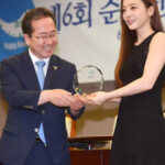 Goo Ha-ra Instagram - 순천만동물영화제 홍보대사가 되었습니다!😊 “순천만동물영화제를구하라!”여러분 8월 17일 순천에서보아요~ ^^* 더운날씨에도 기자회견장에와주신 기자님들 감사합니다🙏