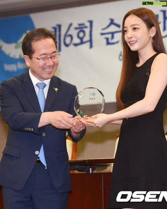 Goo Ha-ra Instagram - 순천만동물영화제 홍보대사가 되었습니다!😊 “순천만동물영화제를구하라!”여러분 8월 17일 순천에서보아요~ ^^* 더운날씨에도 기자회견장에와주신 기자님들 감사합니다🙏