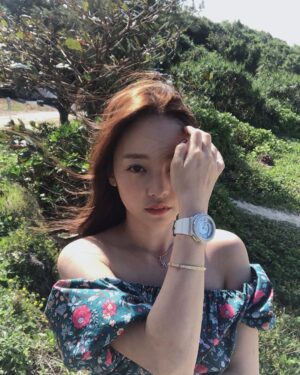 Goo Ha-ra Instagram - * HARA  x BABY G *. #HARA #Midnightqueen
#CROWNCROWN
#Baby G BGA160
HARA x CROWNCROWN collaboration 
#腕時計  #大好評 
https://www.crowncrown.jp/shopdetail/000000000308

https://www.crowncrown.jp/shopdetail/000000000307

#crownk2009