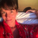 Griselda Siciliani Instagram - Después de una gripecita con tres días de cama incluidos y “the office” en loop, amanezco un poco mejor entra un rayo de sol por la ventana, respiro profundo y sonrío ( y ya que estamo meto foto pa Instagram alimento balanceado para el algoritmo) Buen domingo per tutti💛 Domingo